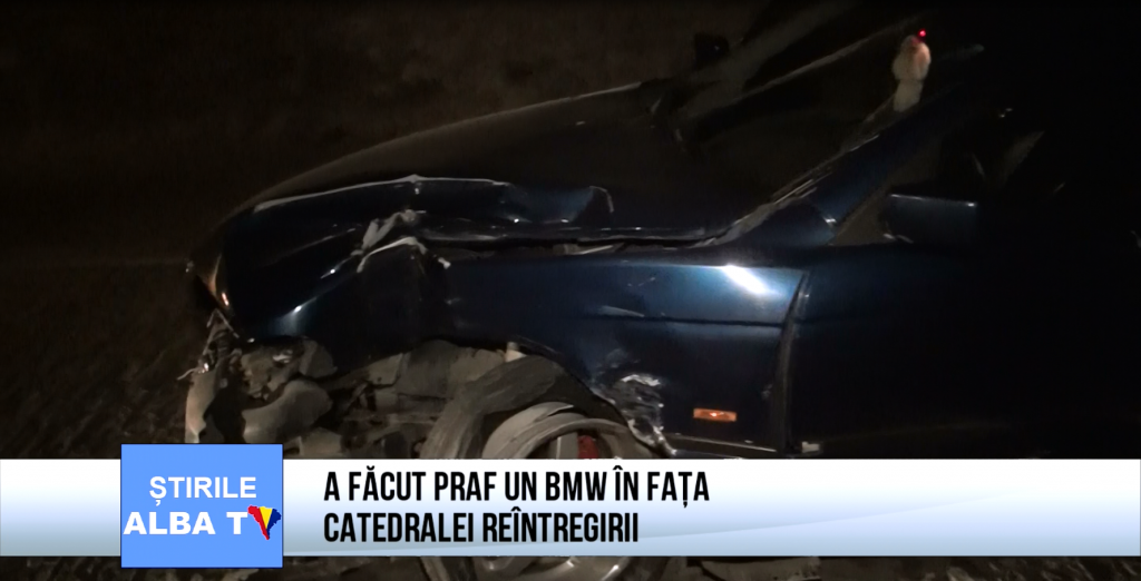 A-facut-praf-un-BMW-in-fata-Catedralei-Reintregirii