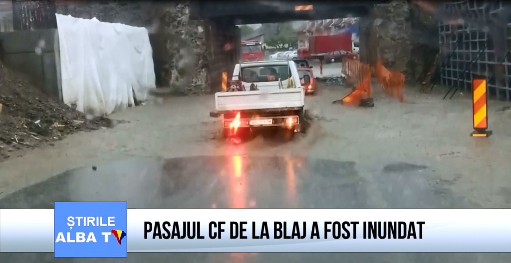 Pasajul-CF-de-la-Blaj-a-fost-inundat