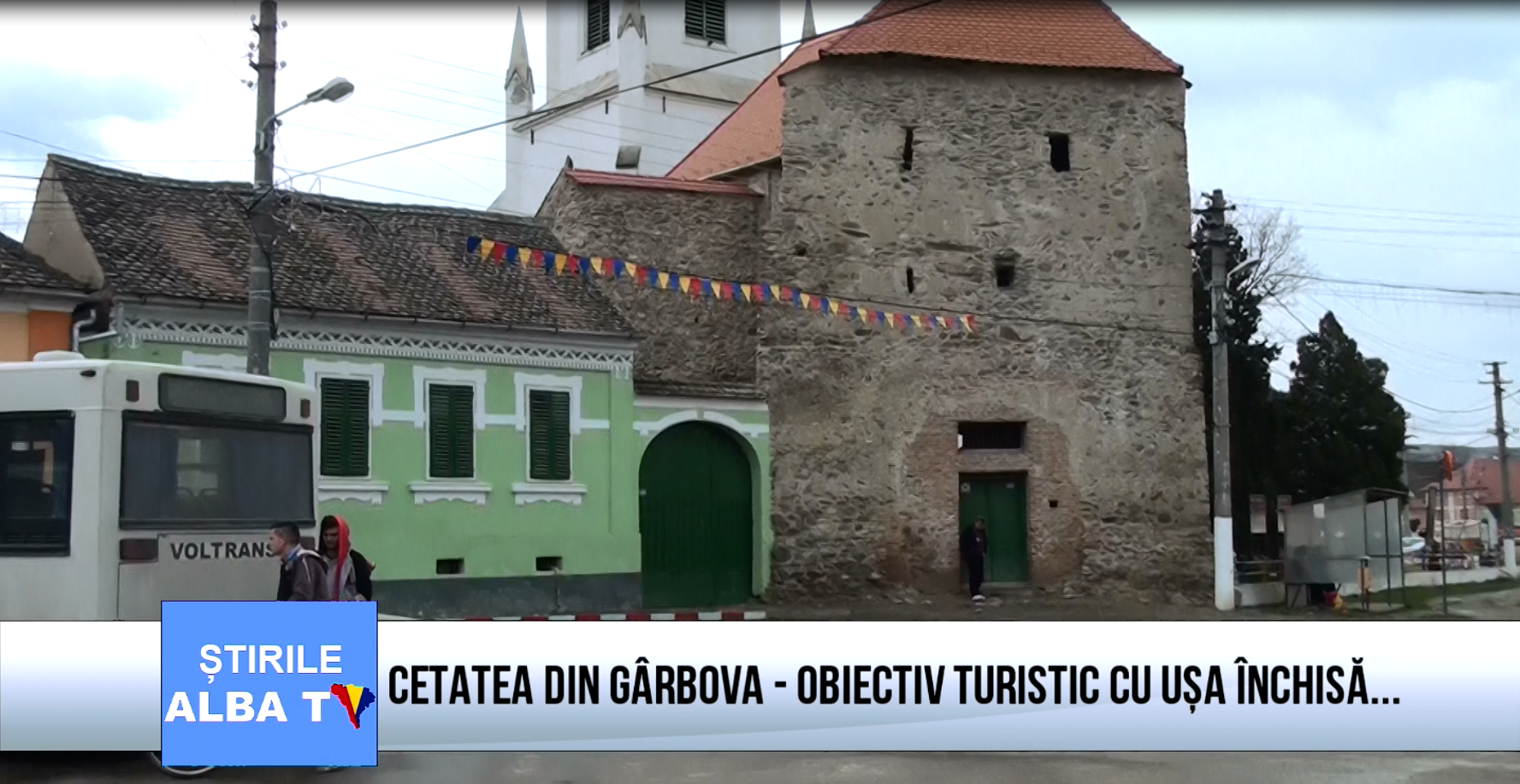 Cetatea-din-Garbova-obiectiv-turistic-cu-usa-inchisa