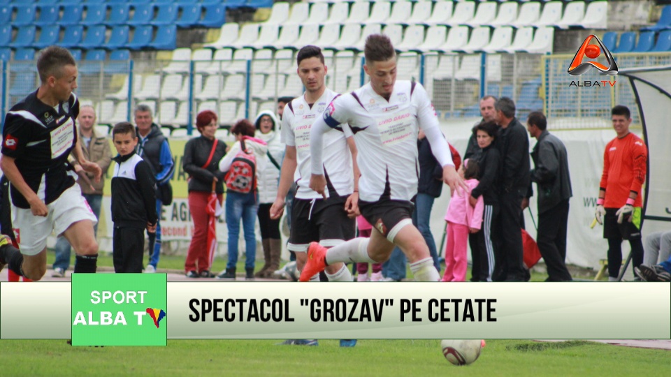 Spectacol "Grozav" pe Cetate