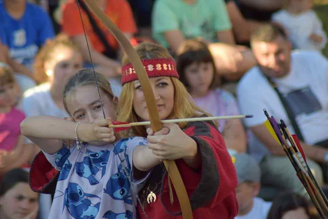 Garda Apulum a pregătit un spectacol special de 1 iunie, când se sărbătorește Ziua Internațională a Copilului tras arcul alba iulia