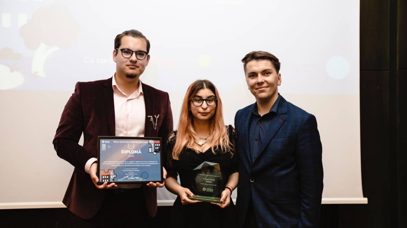 gala elevului alba iulia  Echipa Voice din Alba Iulia, premiată la Gala Elevului Reprezentant pentru proiectul &#8222;Cetatea Bibliotecii Vii&#8221; gala elevului alba iulia
